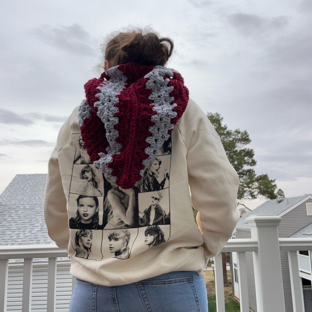 Taylor Swift with crochet - Picture 3 of 7